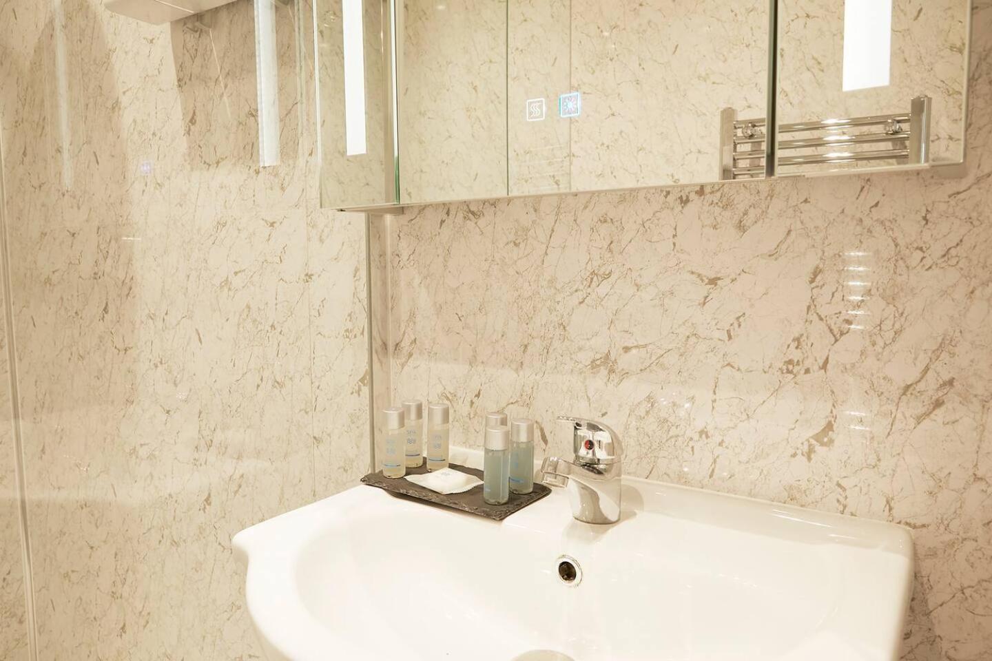 Sea View Serenity Breath Taking Sea View Sleeps 4 Scarborough Exterior photo
